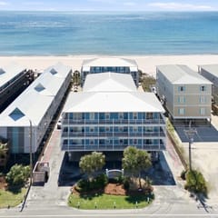 Beachfront 2BR Condo with Pool and Beach Access