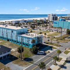 Studio for Two Near Beach Access Dining and Shops