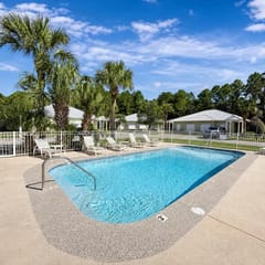 Pool Cottage Near Beach & Wharf