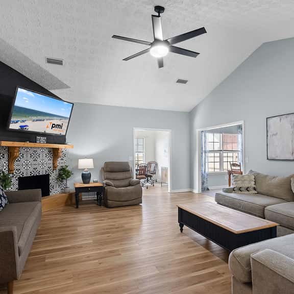 4BR Foley Home Near OWA and Beaches - Image 1