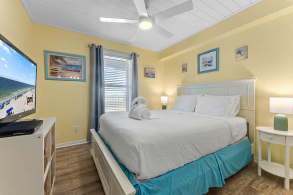 Beachfront 2BR Condo with Pool and Beach Access