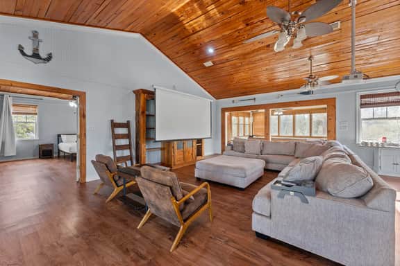 Riverfront Getaway Sleeps 12 Kayaks Game Room