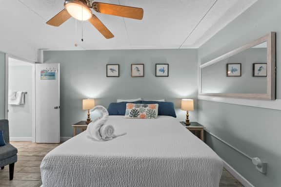 Studio for Two Near Beach Access Dining and Shops