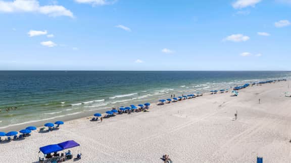 Studio for Two Near Beach Access Dining and Shops