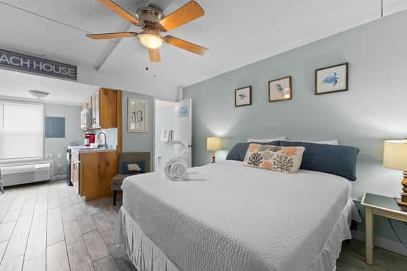 Studio for Two Near Beach Access Dining and Shops
