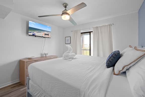 Poolside Condo with Beach Access - Image 5