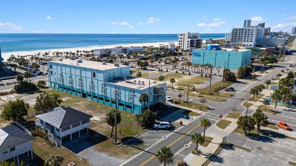Studio for Two Near Beach Access Dining and Shops