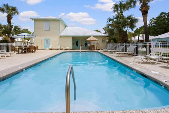 Pool Cottage Near Beach & Wharf - Image 1